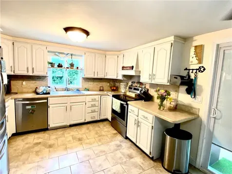 10 East Charles Street Charlestown RI 02813