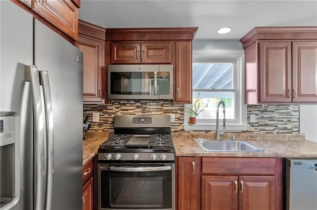 43 Parker Avenue Warren RI 02885