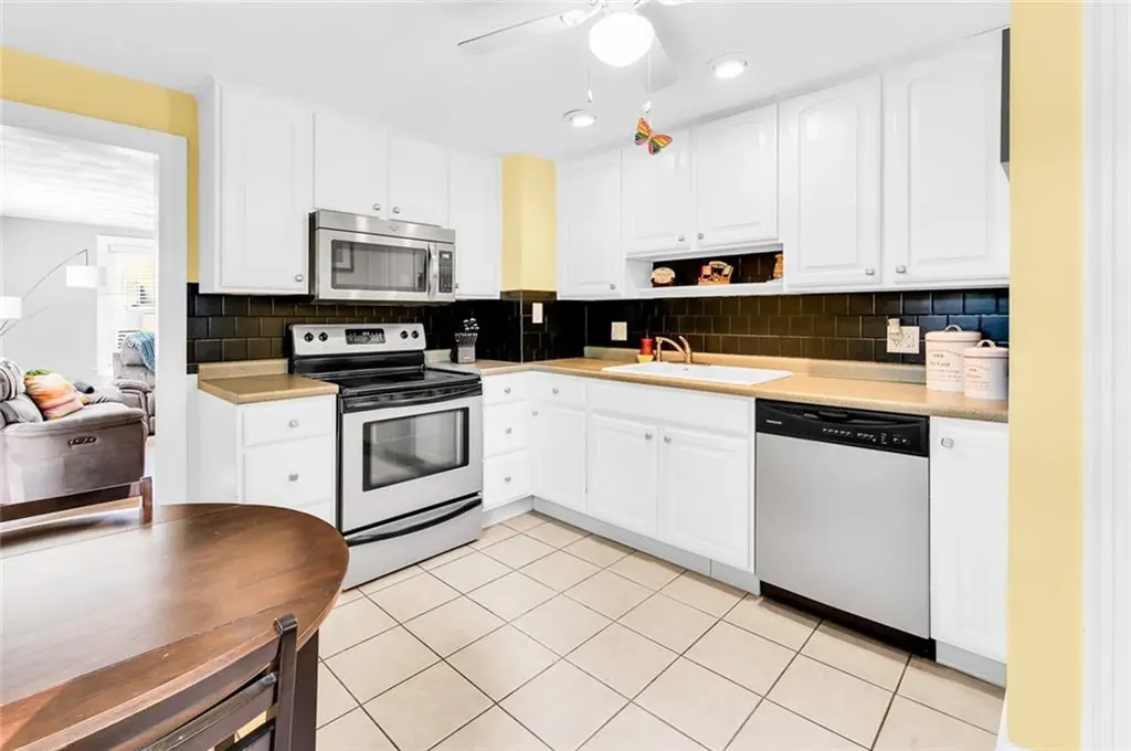 101 2nd Avenue Warwick RI 02888