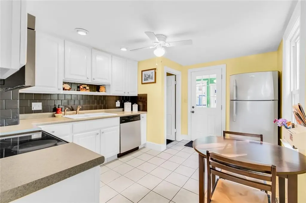 101 2nd Avenue Warwick RI 02888