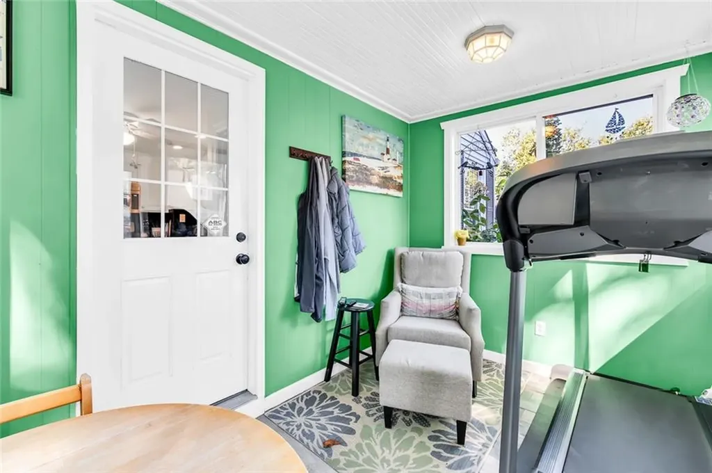 101 2nd Avenue Warwick RI 02888