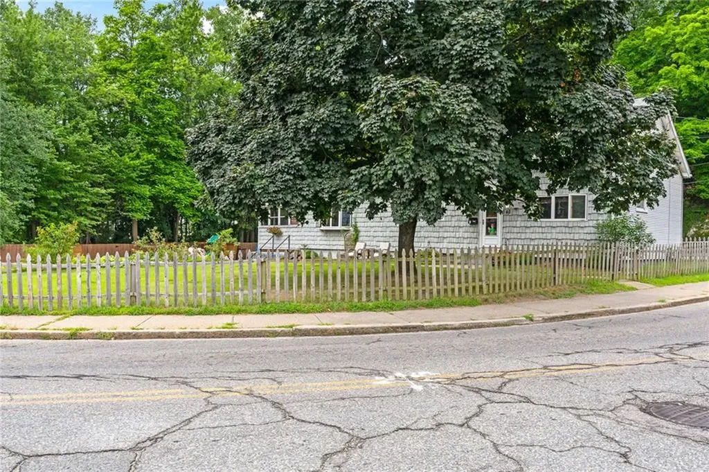 142 Mason Street Woonsocket RI 02895