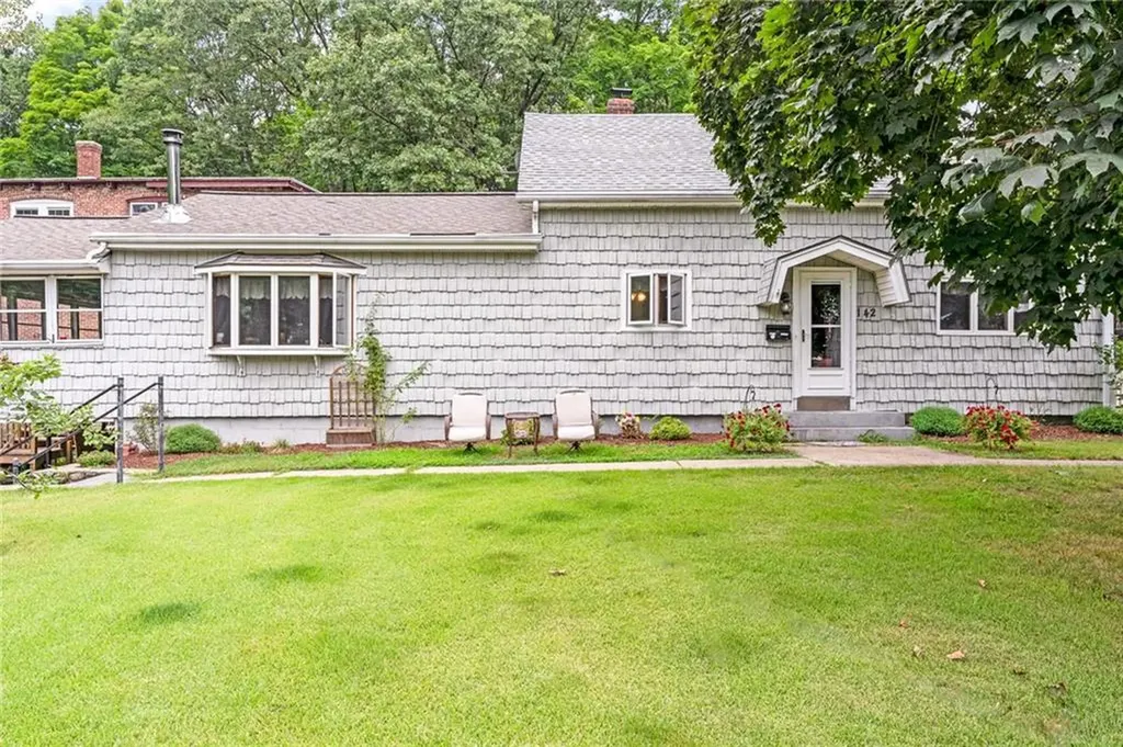 142 Mason Street Woonsocket RI 02895