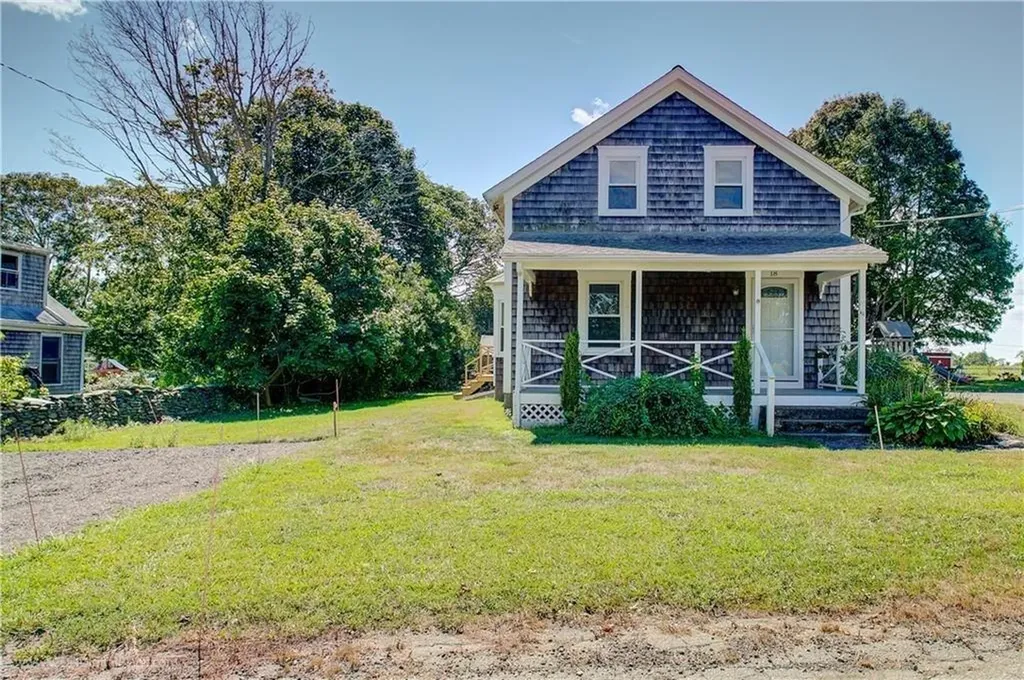 18 Paquins Lane Portsmouth RI 02871
