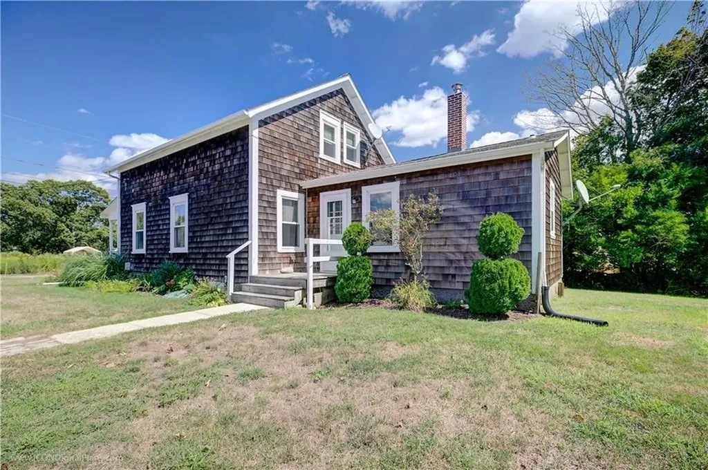 18 Paquins Lane Portsmouth RI 02871