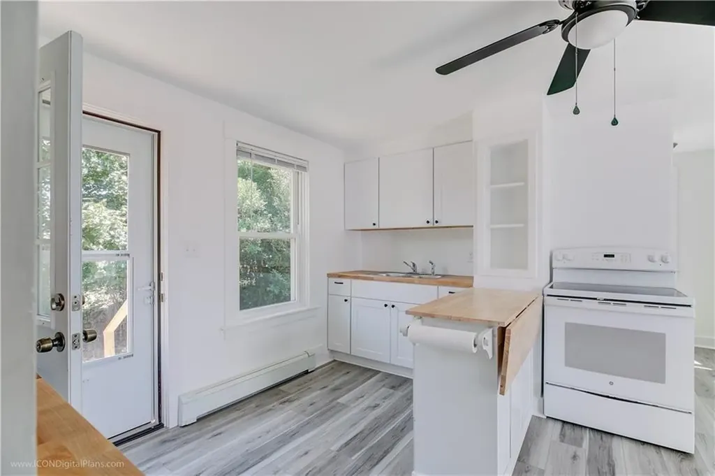 18 Paquins Lane Portsmouth RI 02871