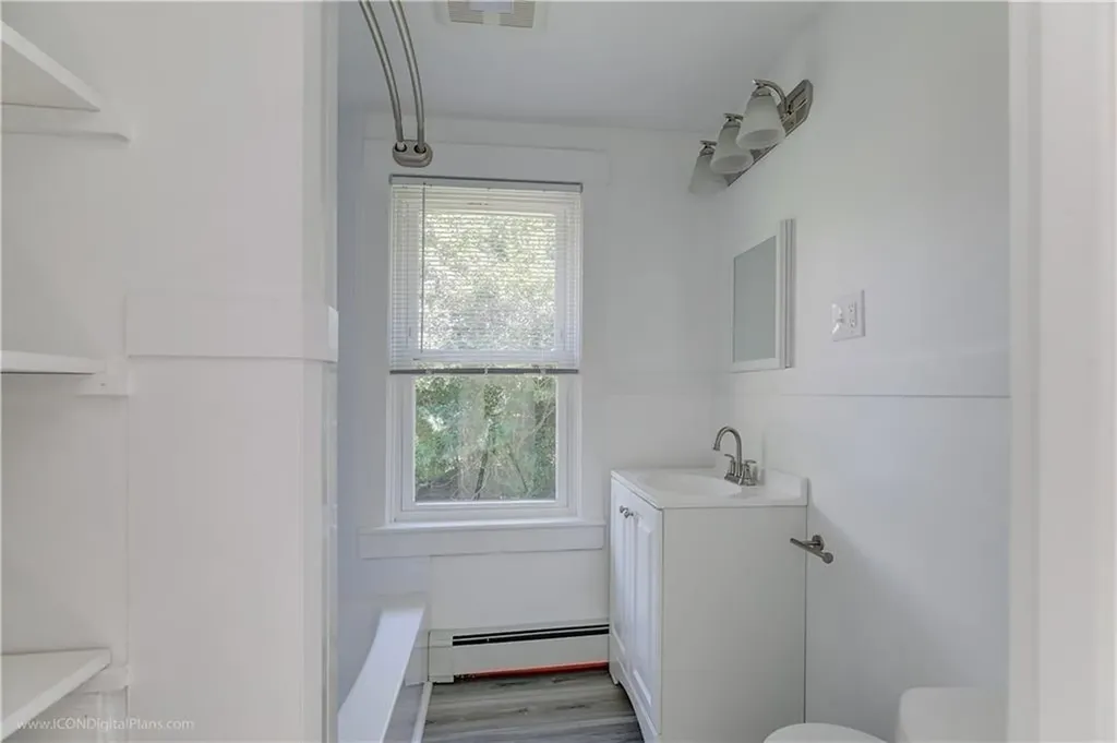 18 Paquins Lane Portsmouth RI 02871