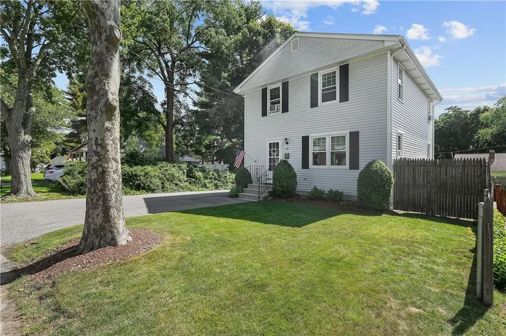 39 Wendell Street East Providence RI 02915