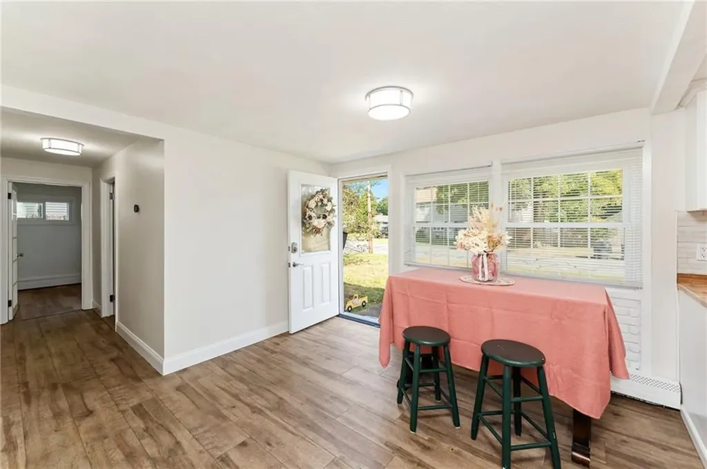 93 Haverhill Avenue Warwick RI 02886
