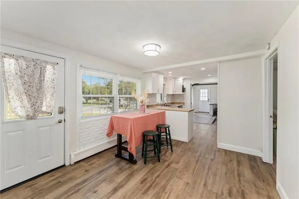 93 Haverhill Avenue Warwick RI 02886