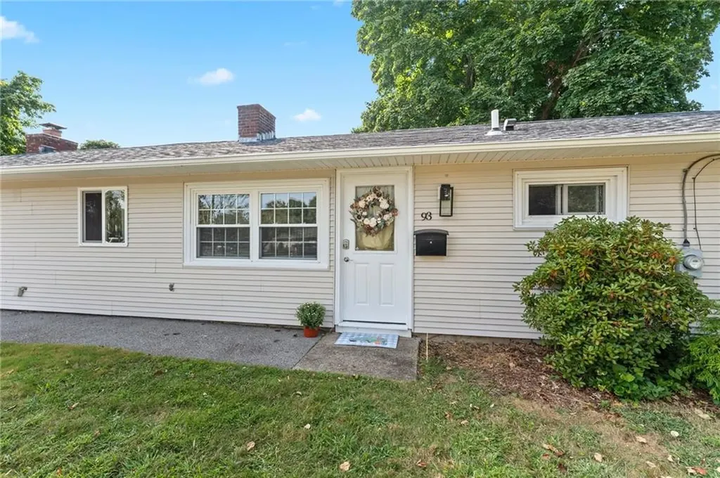 93 Haverhill Avenue Warwick RI 02886