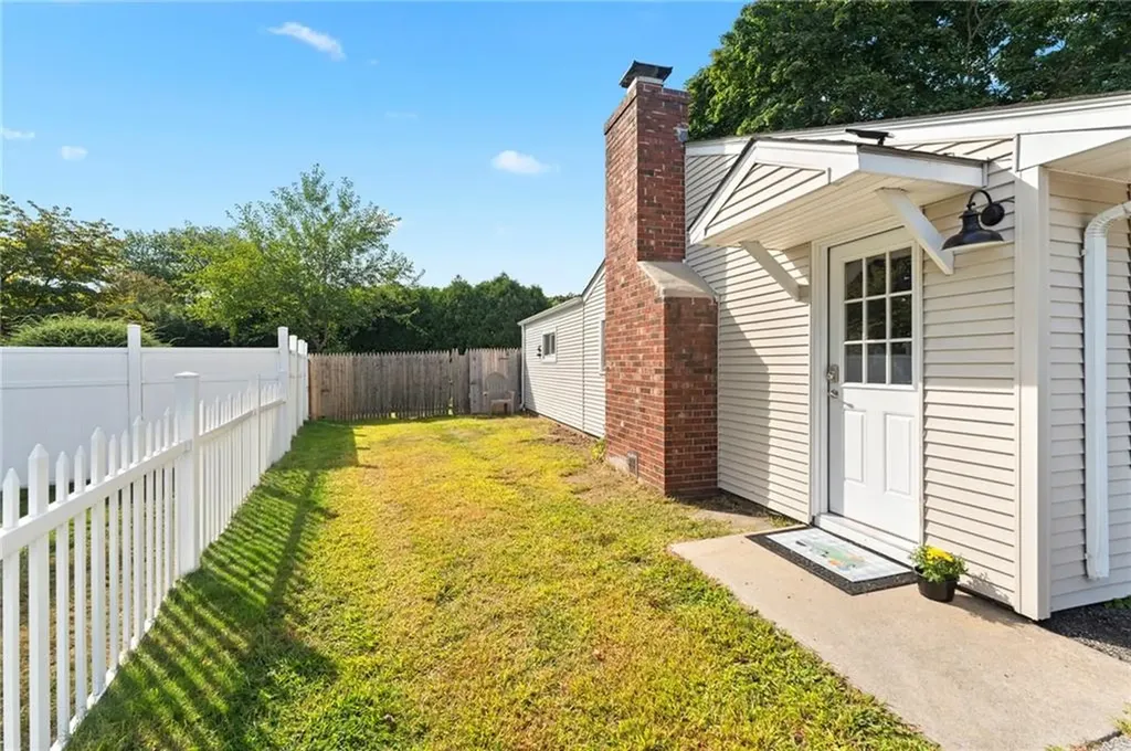 93 Haverhill Avenue Warwick RI 02886