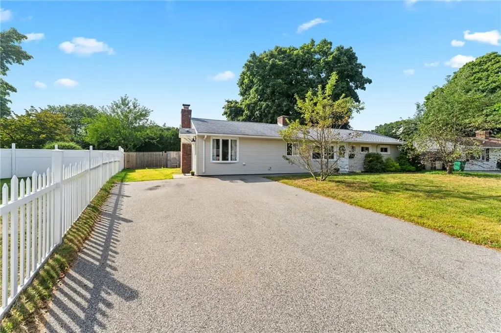 93 Haverhill Avenue Warwick RI 02886