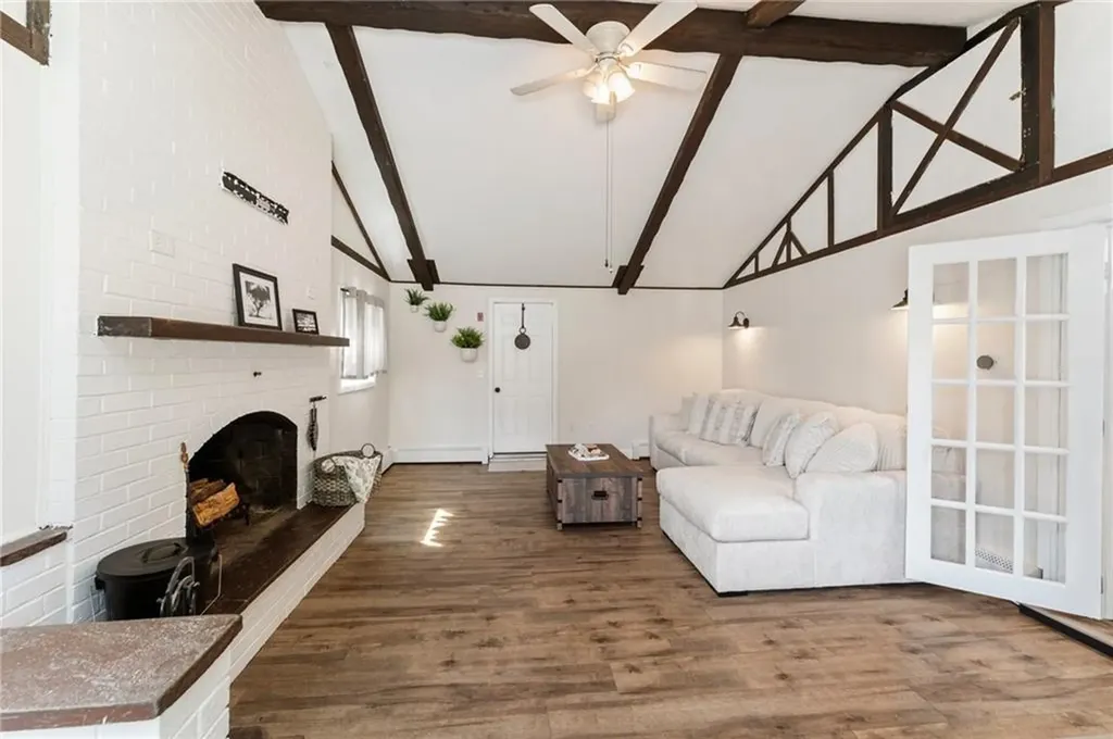 93 Haverhill Avenue Warwick RI 02886