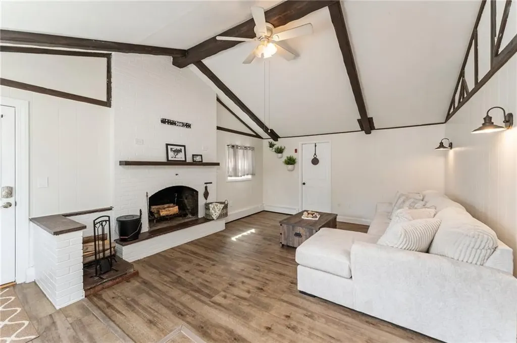 93 Haverhill Avenue Warwick RI 02886