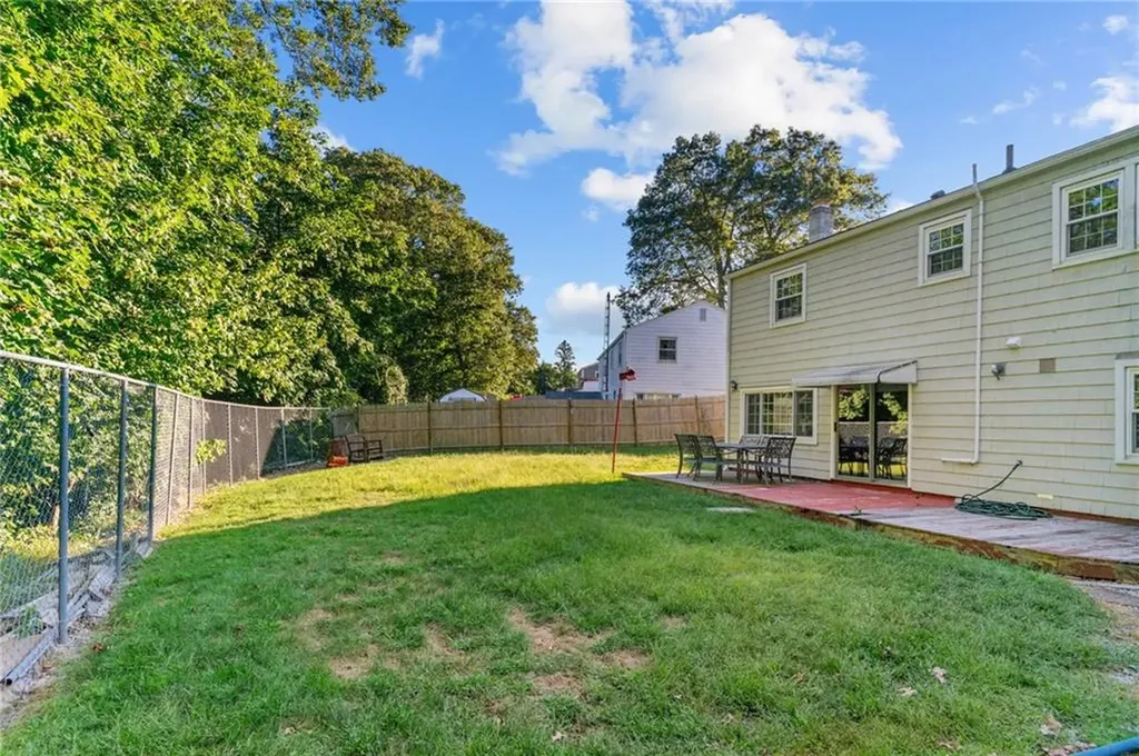 81 Pembroke Lane Coventry RI 02816