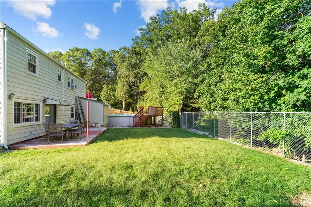 81 Pembroke Lane Coventry RI 02816
