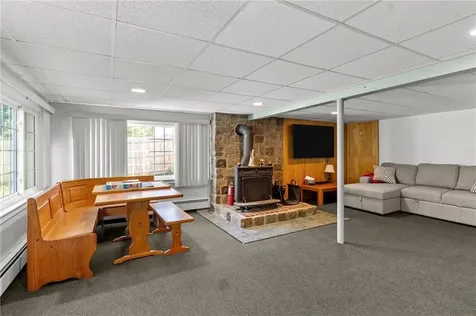 81 Pembroke Lane Coventry RI 02816