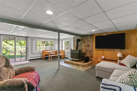 81 Pembroke Lane Coventry RI 02816