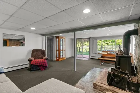 81 Pembroke Lane Coventry RI 02816