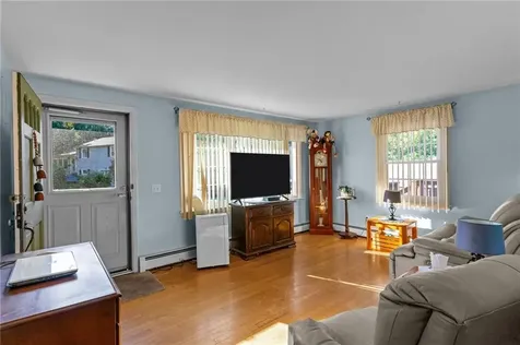 81 Pembroke Lane Coventry RI 02816