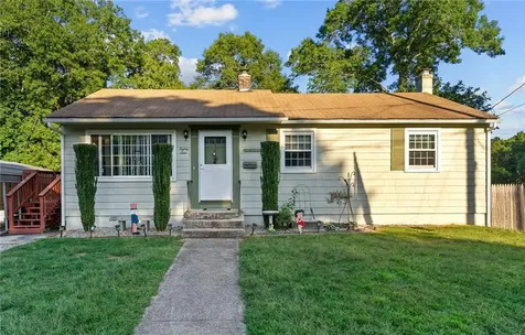 81 Pembroke Lane Coventry RI 02816