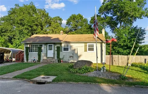 81 Pembroke Lane Coventry RI 02816