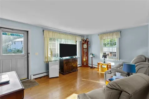 81 Pembroke Lane Coventry RI 02816