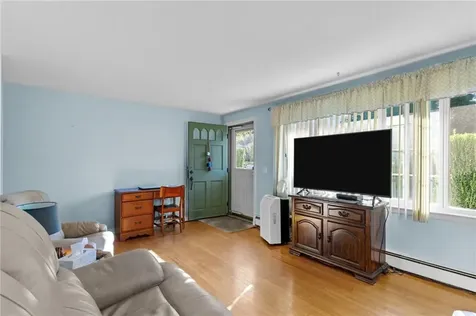 81 Pembroke Lane Coventry RI 02816