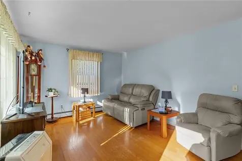 81 Pembroke Lane Coventry RI 02816