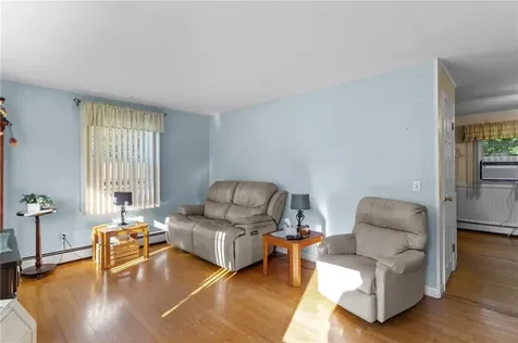 81 Pembroke Lane Coventry RI 02816