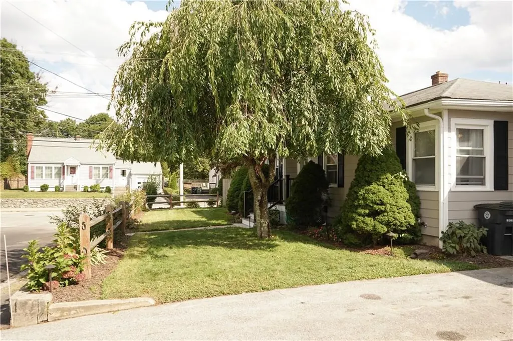 2 Lorraine Avenue Coventry RI 02816