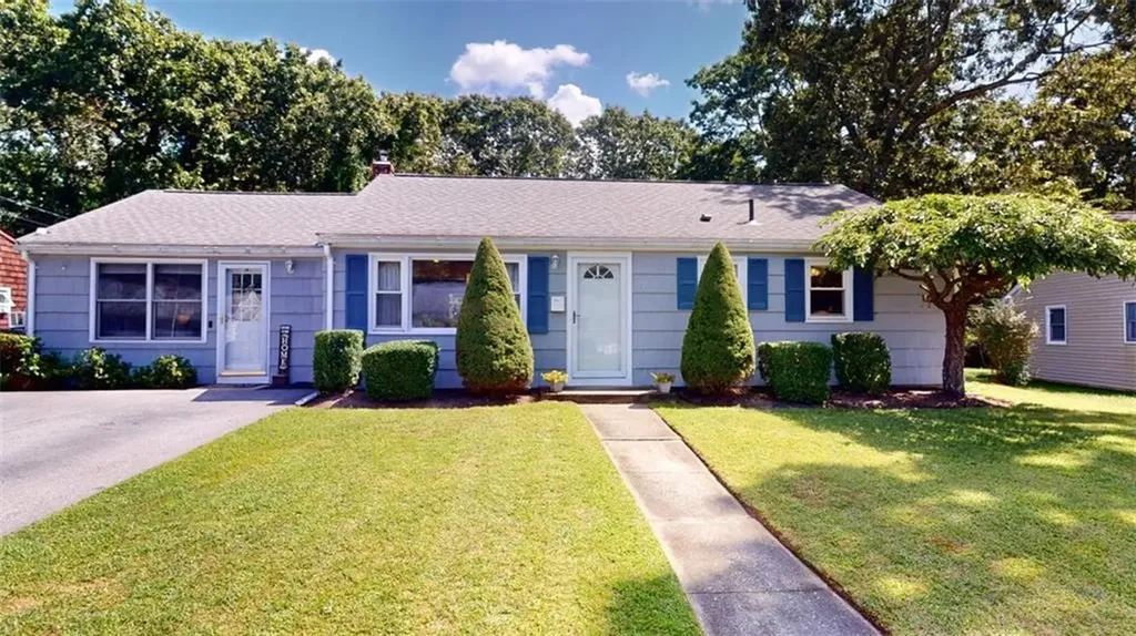 78 Helen Avenue Warwick RI 02886