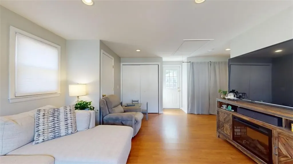 78 Helen Avenue Warwick RI 02886