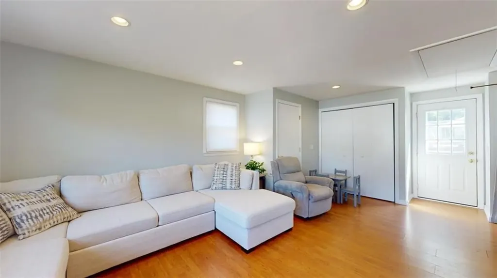 78 Helen Avenue Warwick RI 02886