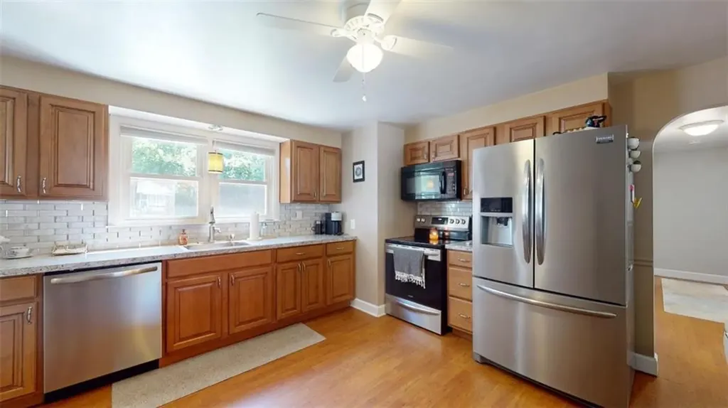 78 Helen Avenue Warwick RI 02886