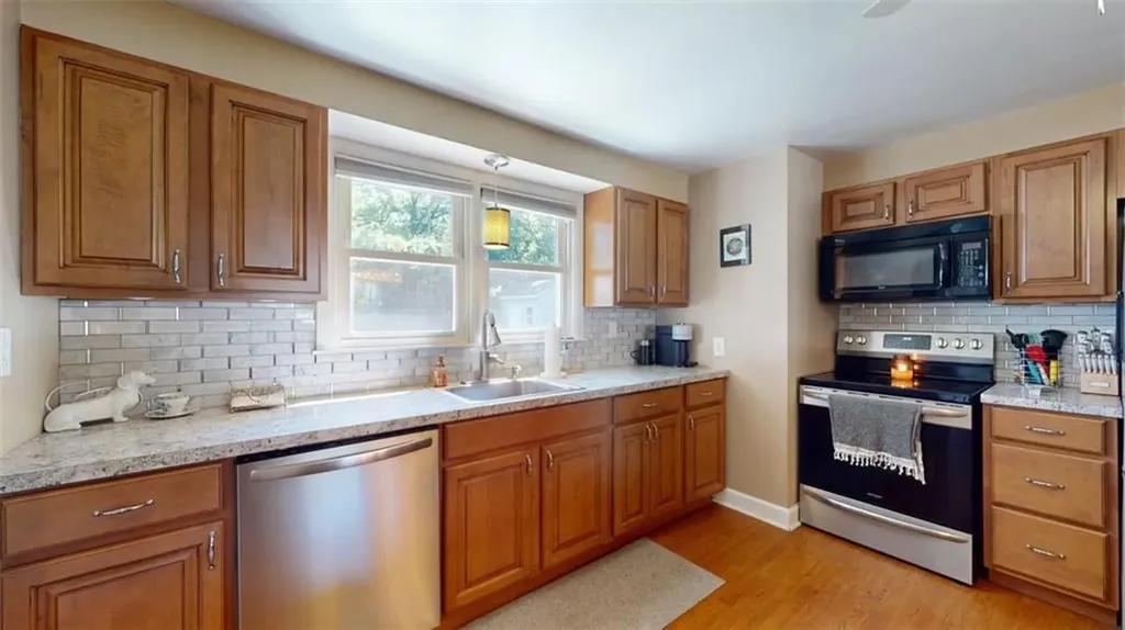 78 Helen Avenue Warwick RI 02886