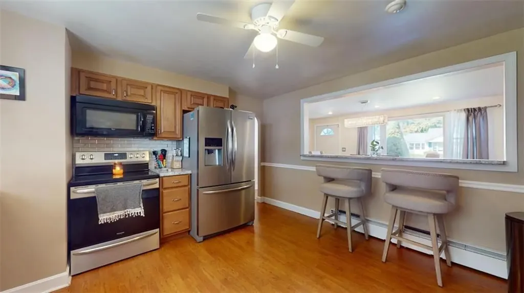 78 Helen Avenue Warwick RI 02886