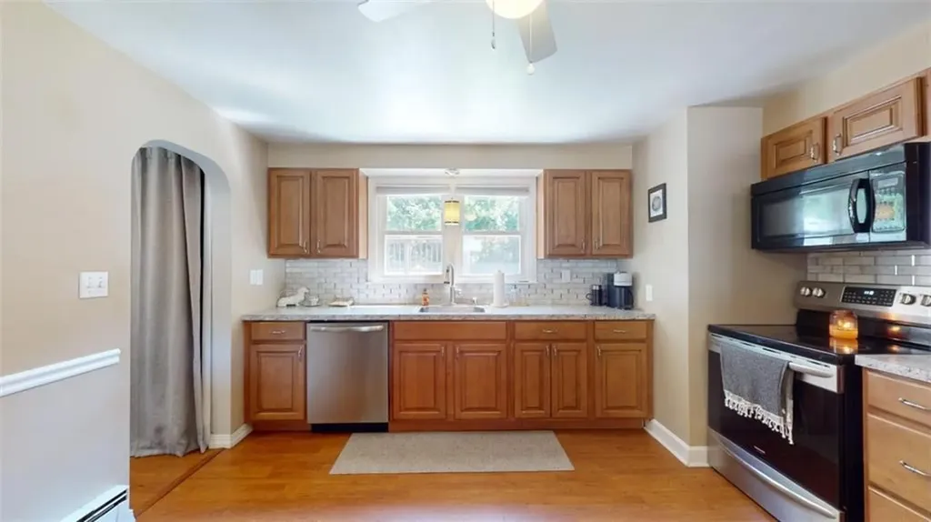 78 Helen Avenue Warwick RI 02886