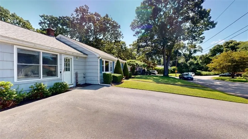 78 Helen Avenue Warwick RI 02886
