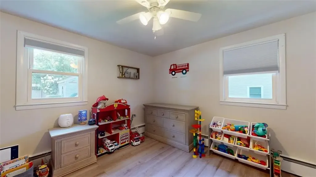 78 Helen Avenue Warwick RI 02886