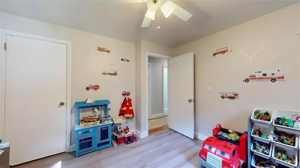 78 Helen Avenue Warwick RI 02886