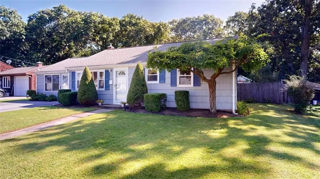 78 Helen Avenue Warwick RI 02886