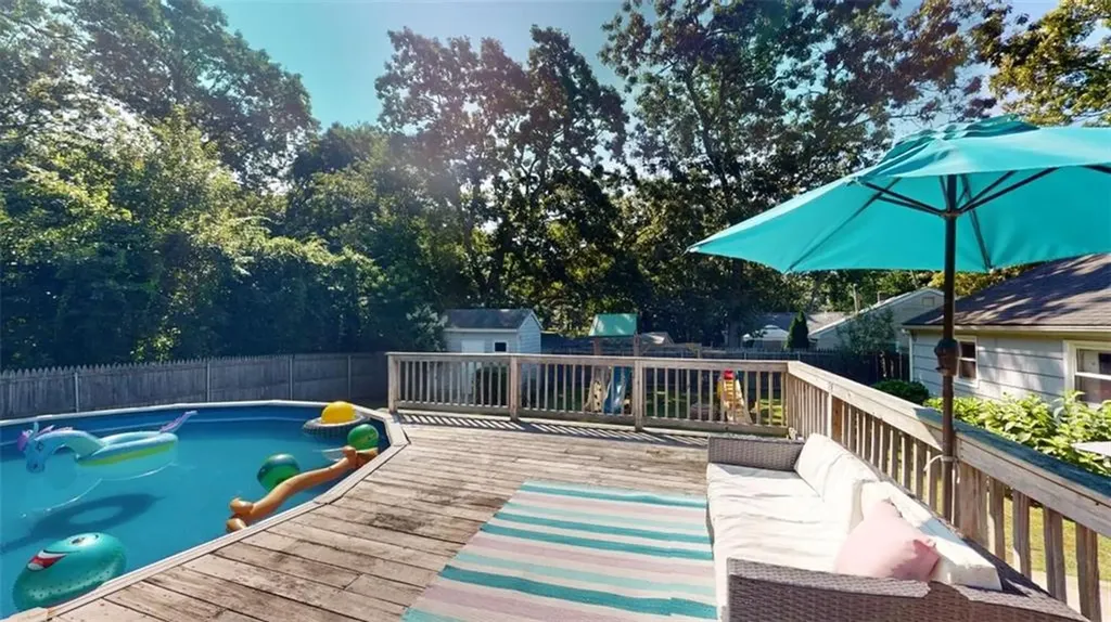 78 Helen Avenue Warwick RI 02886