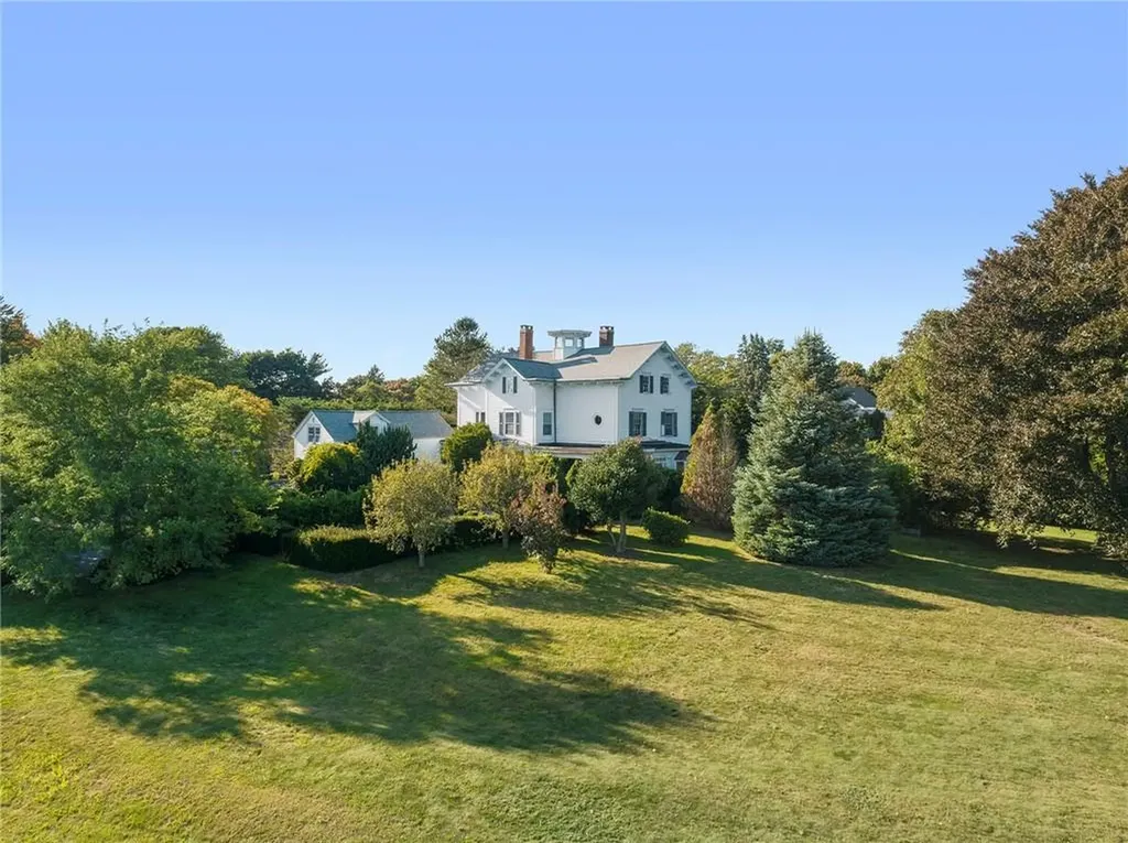12 Tyler Point Road Barrington RI 02806