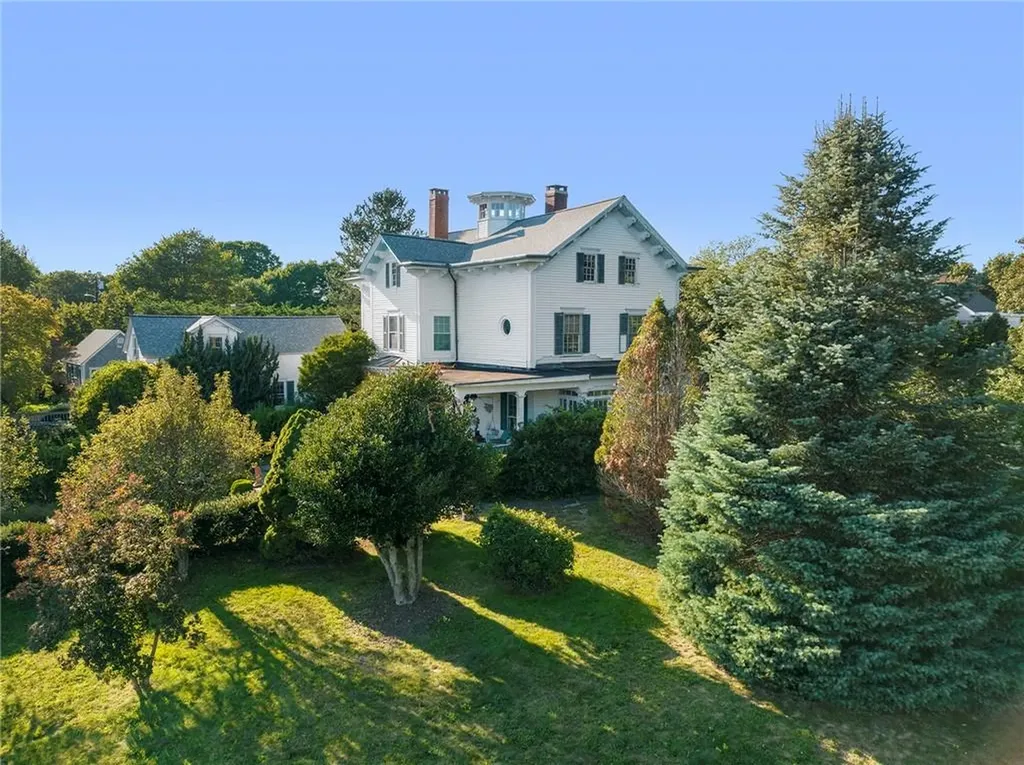 12 Tyler Point Road Barrington RI 02806