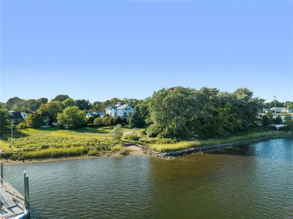 12 Tyler Point Road Barrington RI 02806