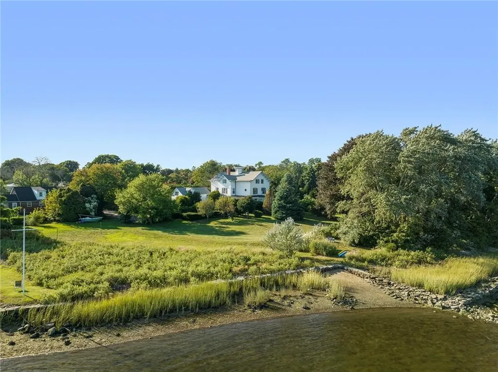 12 Tyler Point Road Barrington RI 02806