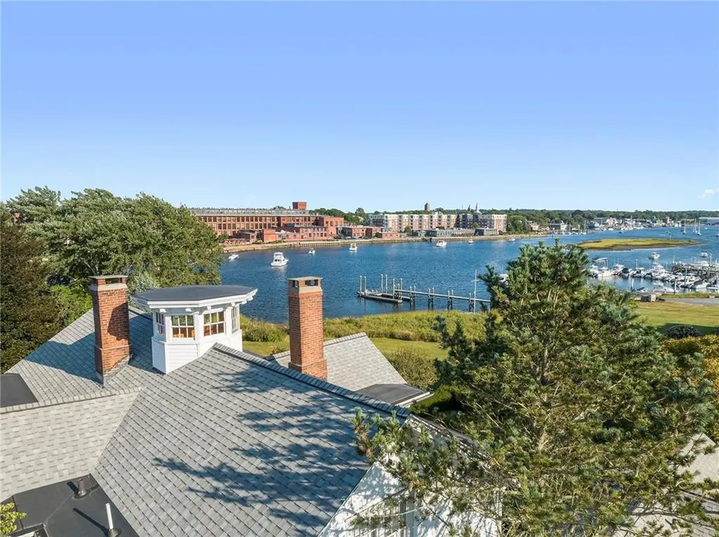 12 Tyler Point Road Barrington RI 02806