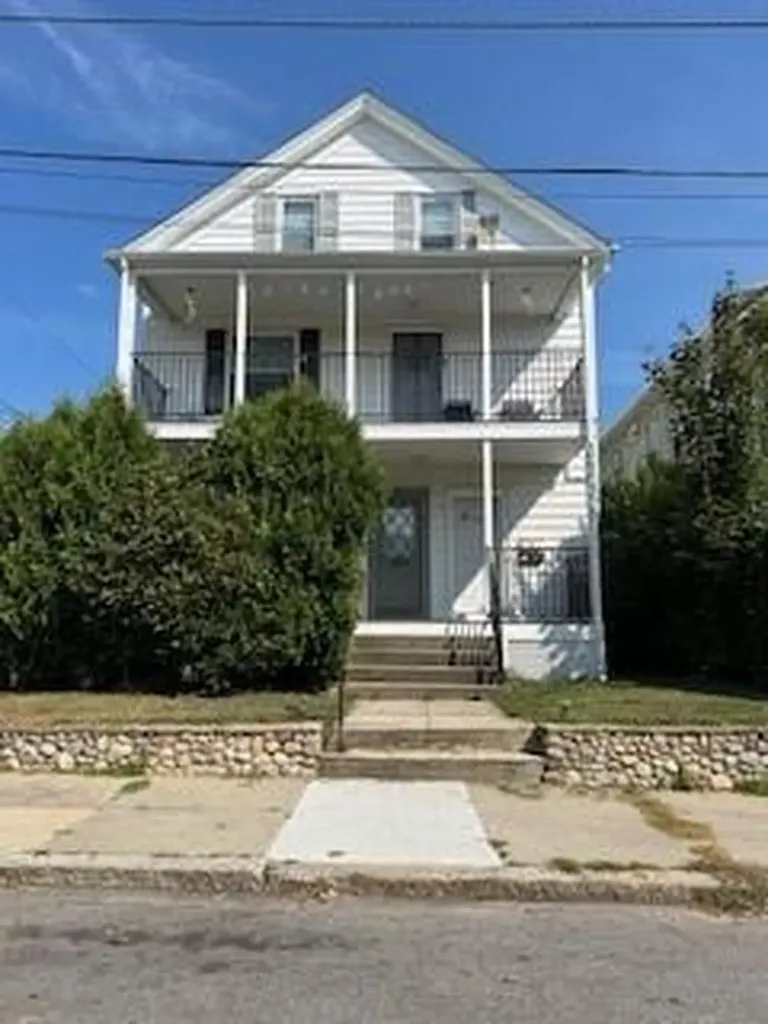 33 Ormond Street Woonsocket RI 02895